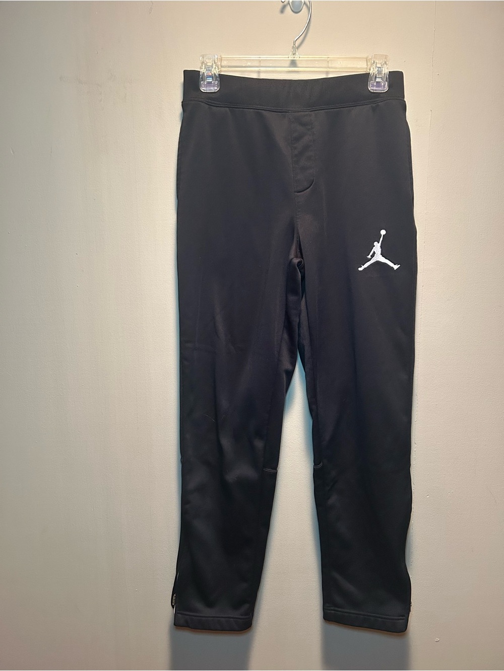 Nike Kids Black Therma-fit Sweatpants with White Air Jordan Logo
